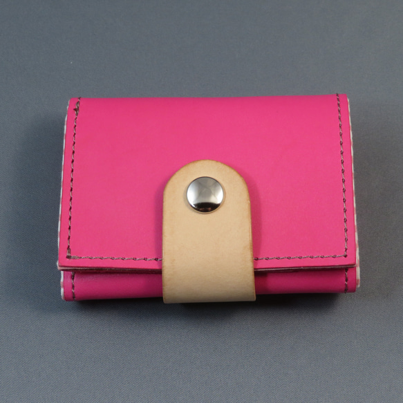 小さく持てるお札＋カード入れ、ミニ財布（ピンク、染料染め）植物タンニンなめし革製 2枚目の画像