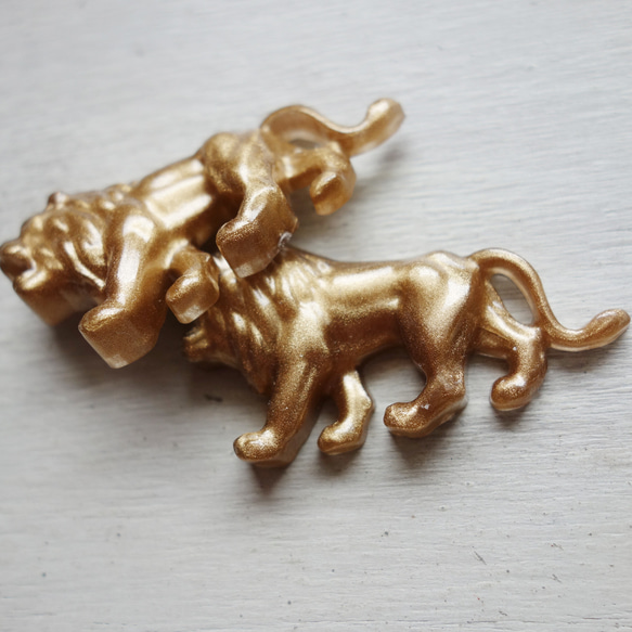 ドイツ製 ライオンのカボション ゴールド 28×50mm (1個) 11枚目の画像
