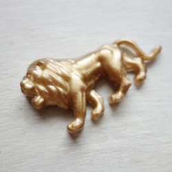 ドイツ製 ライオンのカボション ゴールド 28×50mm (1個) 9枚目の画像