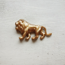 ドイツ製 ライオンのカボション ゴールド 28×50mm (1個) 7枚目の画像