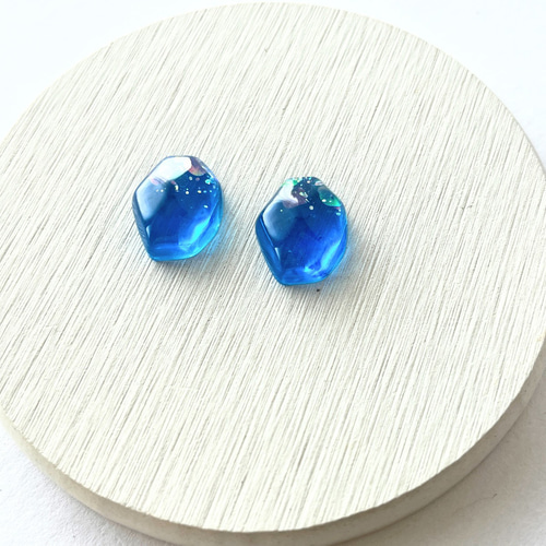 海のゆらめきピアス / レジン / 水面 / 波 ピアス（スタッド・一粒