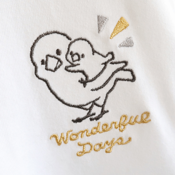 刺繍Tシャツ（WONDERFUL DAYS / おんぶ / 文鳥） 4枚目の画像