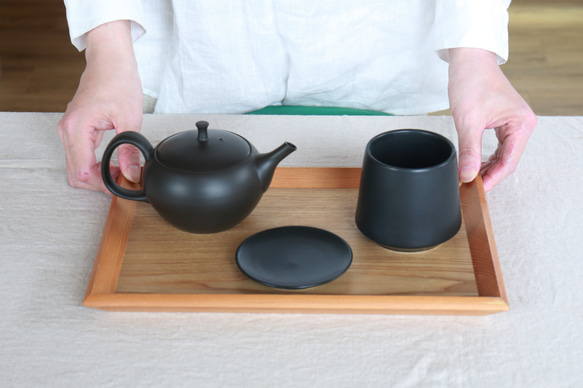 冬ギフトにおすすめ【お茶やコーヒー、スープにも】山淳製陶所さんのつくる富士山型湯呑み・200cc・白・黒セット 16枚目の画像