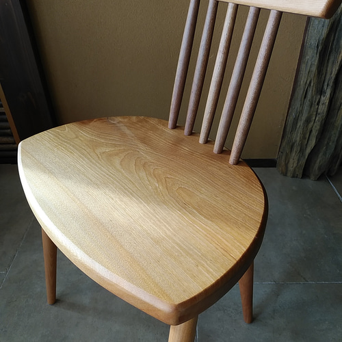 カバ桜▫木の椅子。 一枚板＊子供椅子＊スツール＊ディスプレイにも  