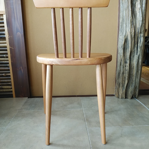 カバ桜▫木の椅子。 一枚板＊子供椅子＊スツール＊ディスプレイにも  