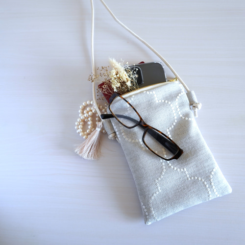試作品＊カウ柄ハラコと本革丸紐のスマホショルダー ストラップ＊