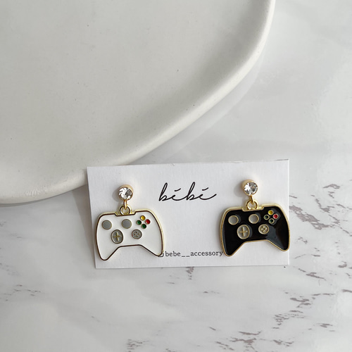 ゲームピアス コントローラー アシンメトリー ピアス（スタッド・一粒