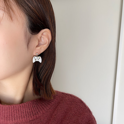 ゲームピアス コントローラー アシンメトリー ピアス（スタッド・一粒