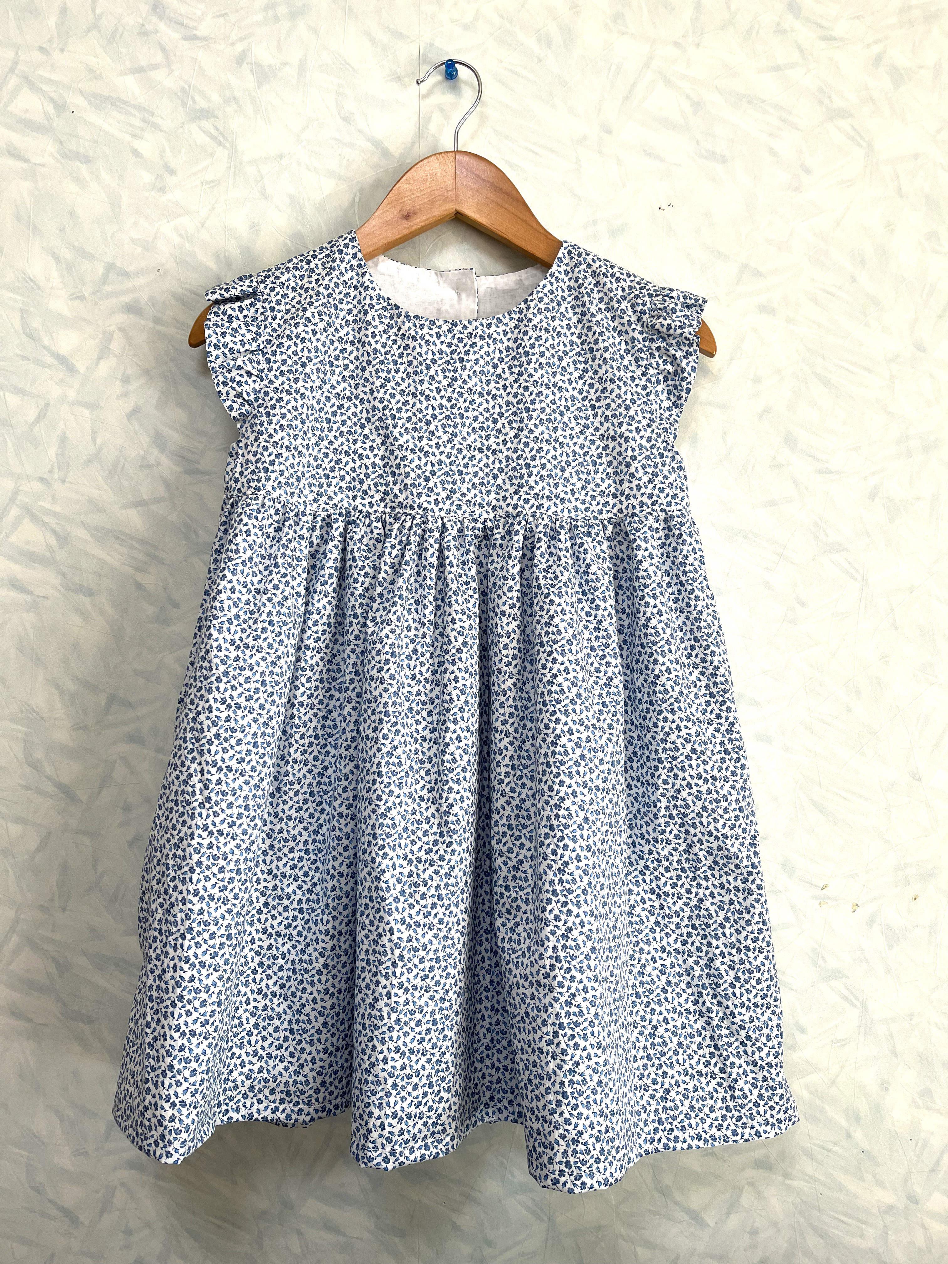 青い小花のリバティワンピース