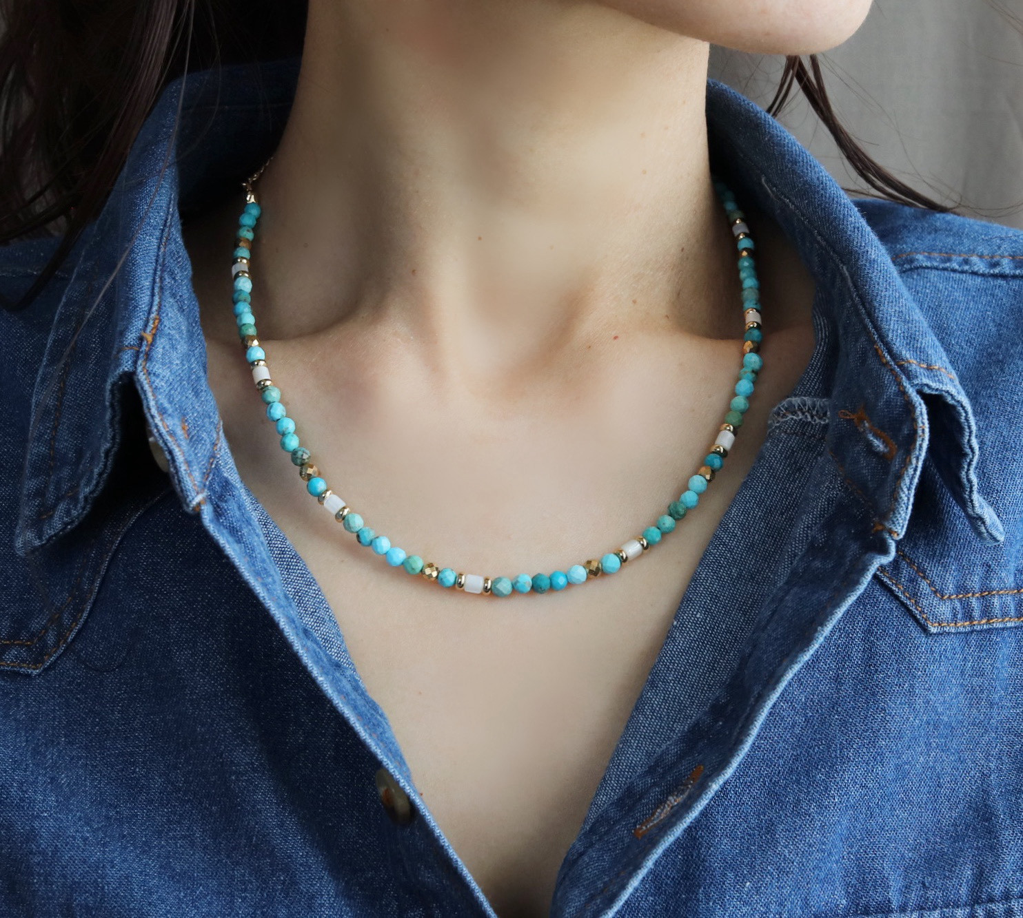 こだわりの配色・夏に映えるミディアムターコイズ ネックレス 4,844円