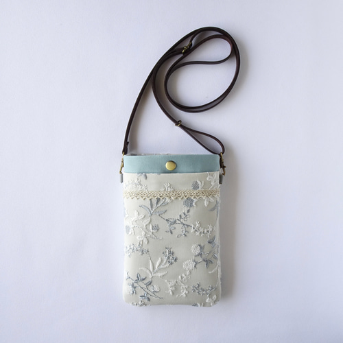 刺繍×レースのスマホポーチ ライトグレー×くすみミント スマホ