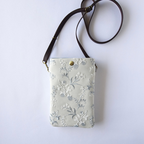 リクエスト＊ロラライハリス♡一面シルバーライン刺繍サコッシュ♡スマホポーチ♡ ロラライハリス スマホポーチ サコッシュ ポシェット - メルカリ