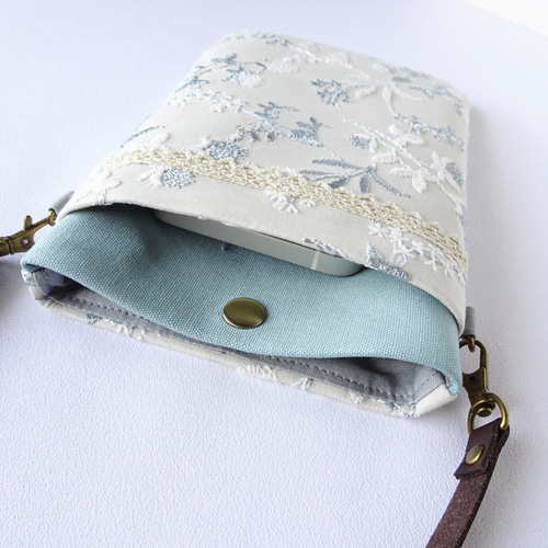リクエスト＊ロラライハリス♡一面シルバーライン刺繍サコッシュ♡スマホポーチ♡ 刺繍×レースのスマホポーチ ライトグレー×くすみミント スマホ