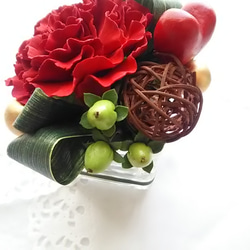 【僅1件】❁可愛的陶土插花/玻璃花瓶，紅色康乃馨和豐滿的心❁ 第4張的照片