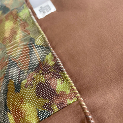 【1点もの】２色づかいのあずま袋 かがり縫い -絹着物地 黄土緑 & 新毛斯 濃茶色  AZ307 5枚目の画像