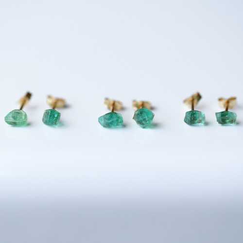 【高品質1点もの】天然エメラルドS925ピアス 4bde000f13dfaaba2b8ddd3e93f62d