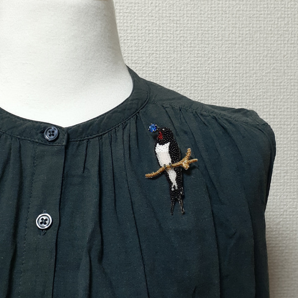 とまりぎつばめのブローチ＊オートクチュールビーズ刺繍 4枚目の画像