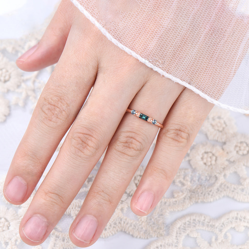 6月の誕生石 アレキサンドライト 結婚指輪 カラーチェンジストーン