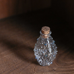 [ 海ぶどう・Sea Grapes ]  手作りガラス瓶　クリアガラス瓶　調味料入　コルク栓　晴れやかブルー2023 2枚目の画像