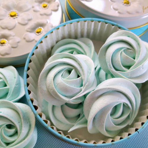 Creema限定』『晴れやかブルー2025』ブルーのバラのメレンゲクッキー