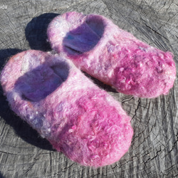 羊毛フェルトのルームシューズ　ピンク　（ウール・グラデーション・ピンク・天然素材） 1枚目の画像