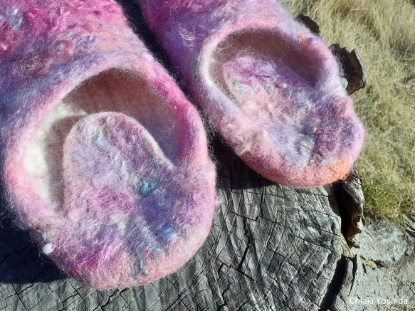 羊毛フェルトのルームシューズ　ピンク　（ウール・グラデーション・ピンク・天然素材） 5枚目の画像