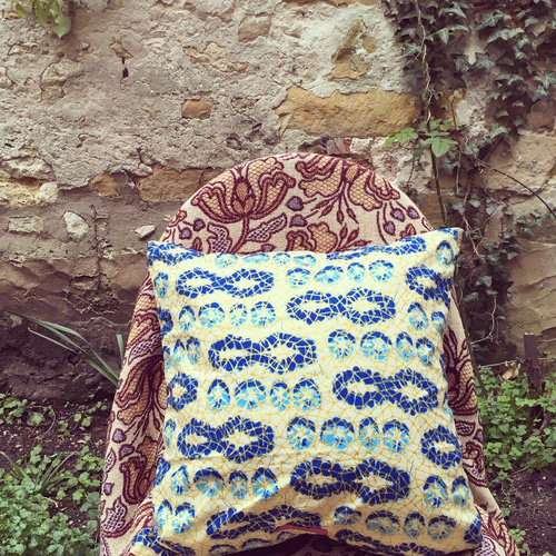 マリア様ジャガード生地 クッションカバー blue made in France  