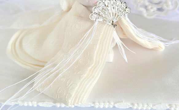 558,9 小さなお着物〈白無垢・綿帽子付き,羽織袴セット〉透ける