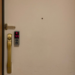 エレベーターの外のボタン 5枚目の画像