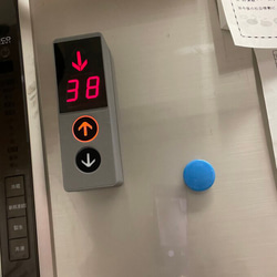エレベーターの外のボタン 4枚目の画像