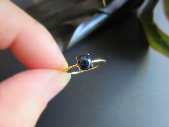 【十月生日石】5mm精美“黑蛋白石”戒指 第3張的照片