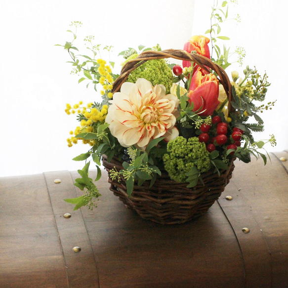フレッシュフラワー季節のお花のバスケット 7枚目の画像