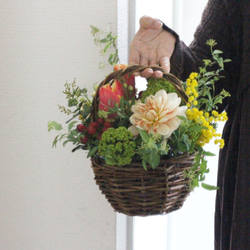 フレッシュフラワー季節のお花のバスケット 6枚目の画像
