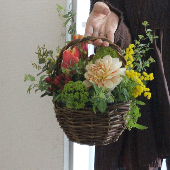 フレッシュフラワー季節のお花のバスケット 5枚目の画像