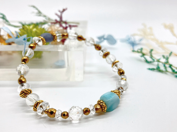 ラリマーブレスレット 水晶ブレスレット 夏の装いに映えるデザイン