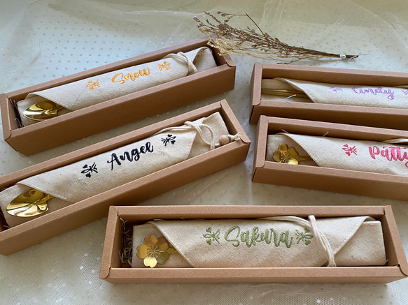 【TiNa】環境にやさしい食器バッグ 箸セット 箸 結婚 姉妹 贈り物 結婚祝い 刺繍 オーダーメイド 1枚目の画像