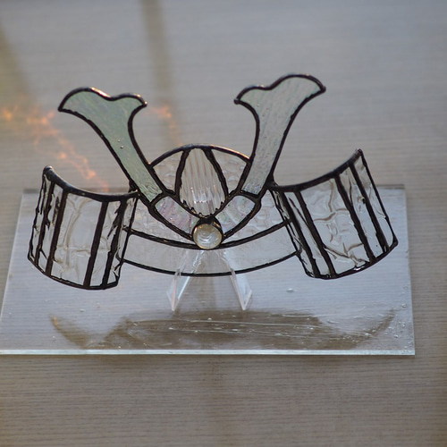 ステンドグラスの兜」こどもの日、端午の節句、透明、ガラス、かぶと