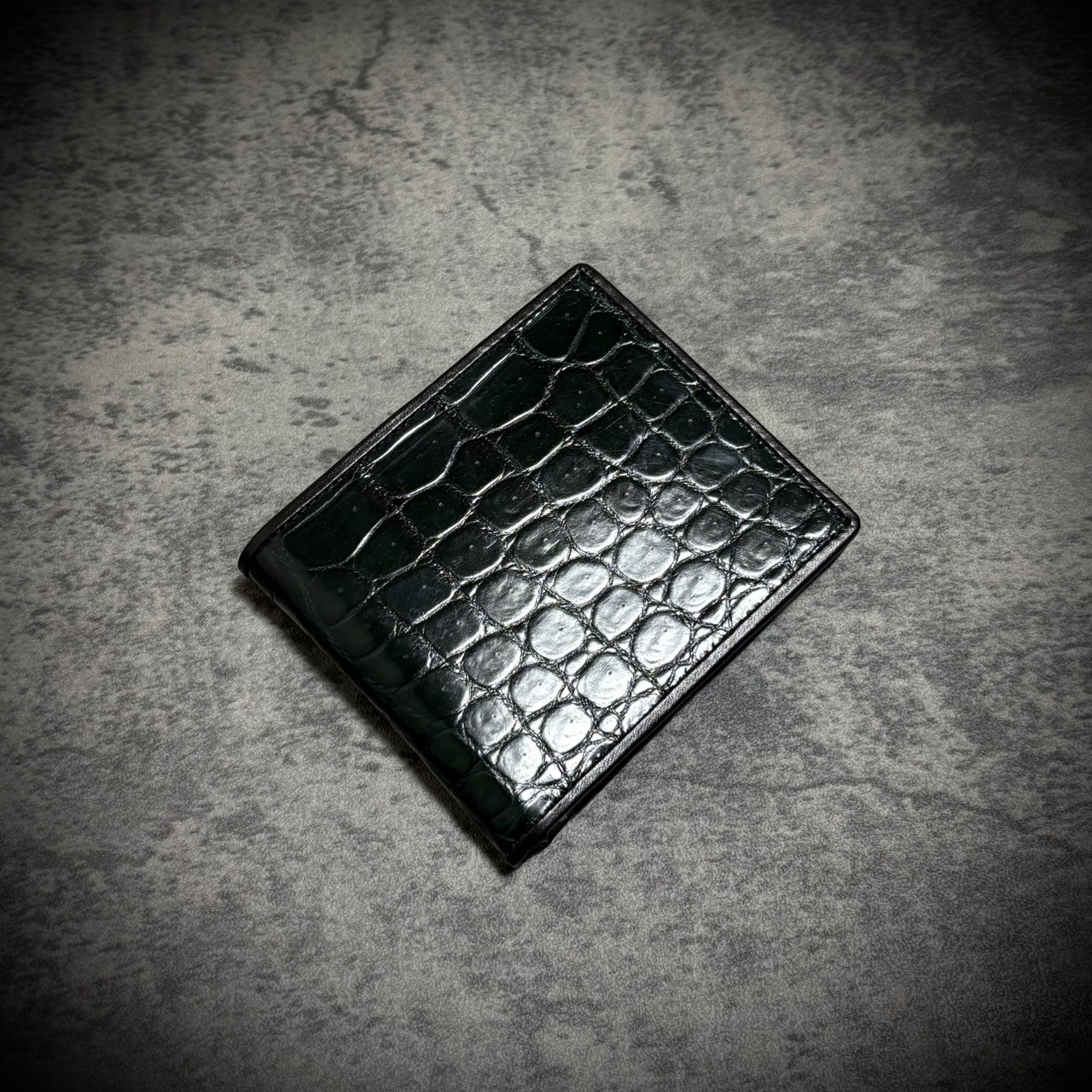 シャイニング クロコダイル 折財布 二つ折り メンズ財布 エナメル ワニ 本革 腹部 ダークグリーン