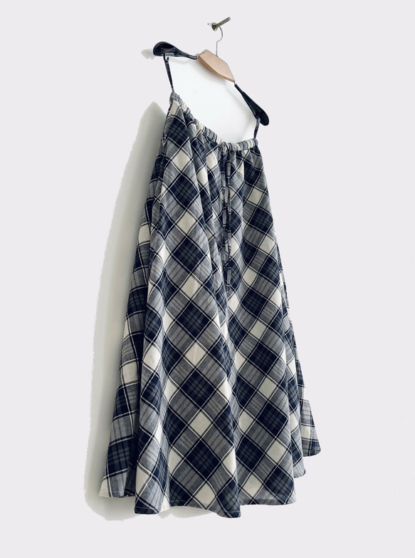 コットン素材フレアースカート（チェック柄　ネイビーXアイボリー） 11枚目の画像