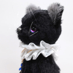 黒色の猫　レースの襟飾り 7枚目の画像