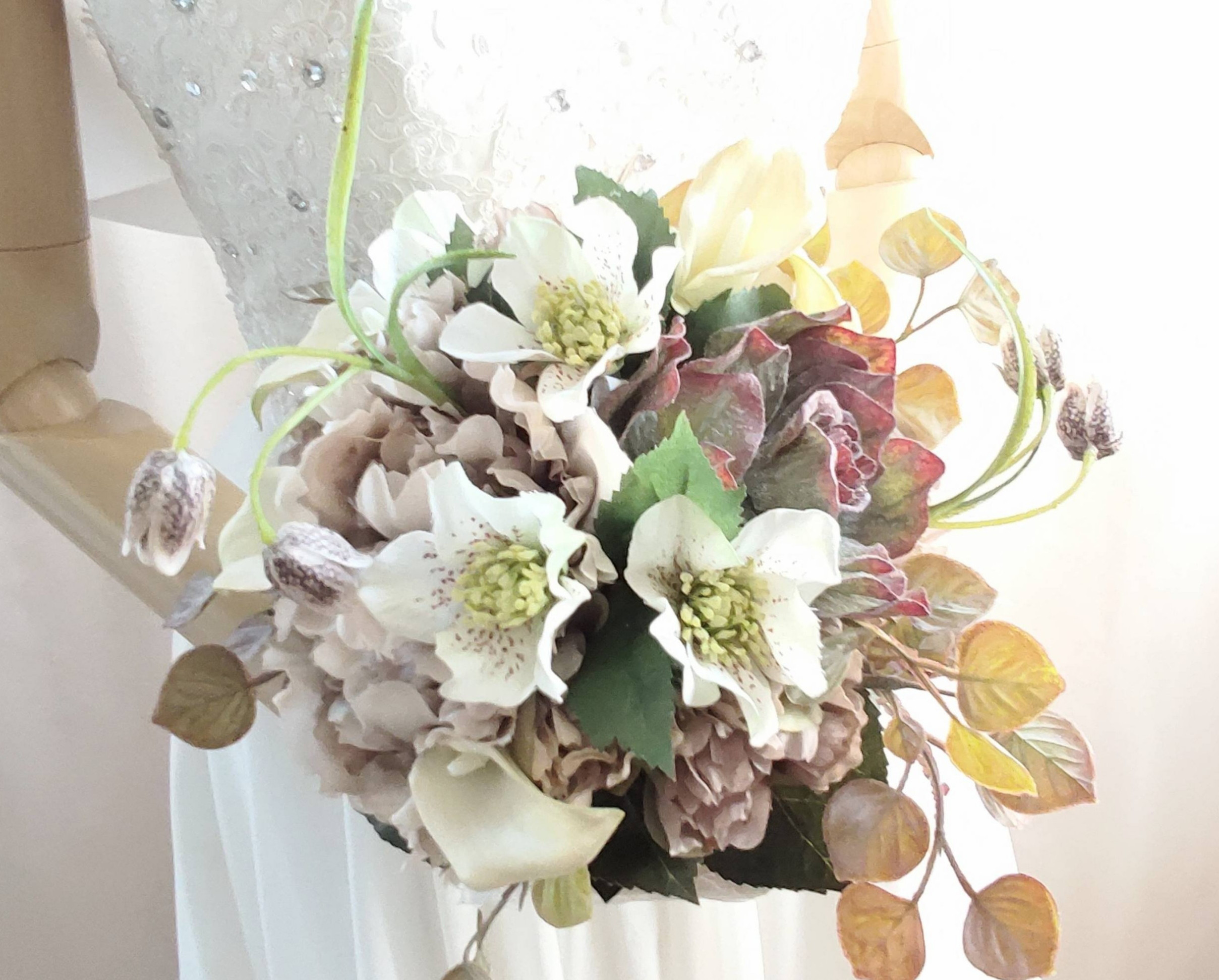 ウエディングブーケ(花と多肉がおりなす個性を感じるブラウン系) ブートニア込み 世界で１つ貴女だけにお勧めします。