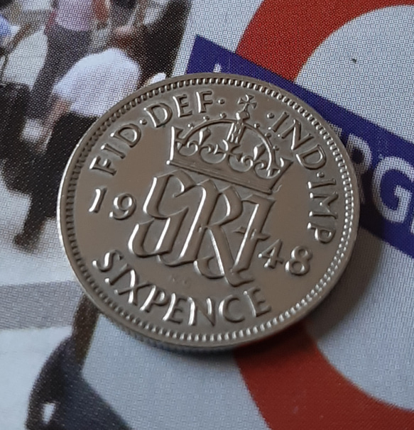 幸せのシックスペンス イギリス  ラッキー6ペンス 本物古銭英国コイン コインカプセル付き 美品です 19.5mm 4枚目の画像