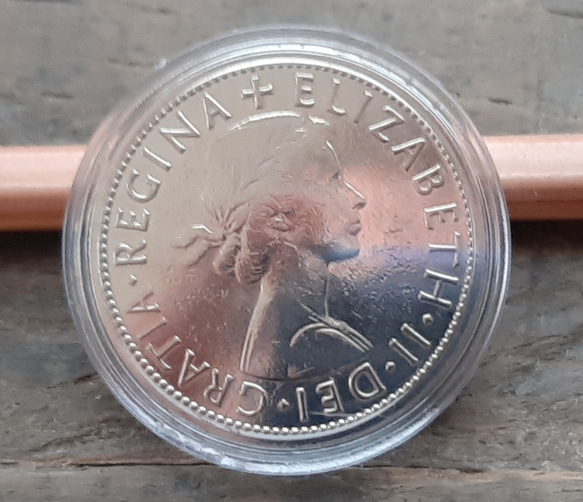幸せのシックスペンス イギリス  ラッキー6ペンス 本物古銭英国コイン コインカプセル付き 美品です 19.5mm 1枚目の画像