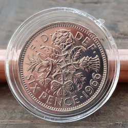 幸せのシックスペンス イギリス  ラッキー6ペンス 本物古銭英国コイン コインカプセル付き 美品です 19.5mm 3枚目の画像
