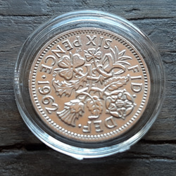 幸せのシックスペンス イギリス  ラッキー6ペンス 本物古銭英国コイン コインカプセル付き 美品です 19.5mm 2枚目の画像
