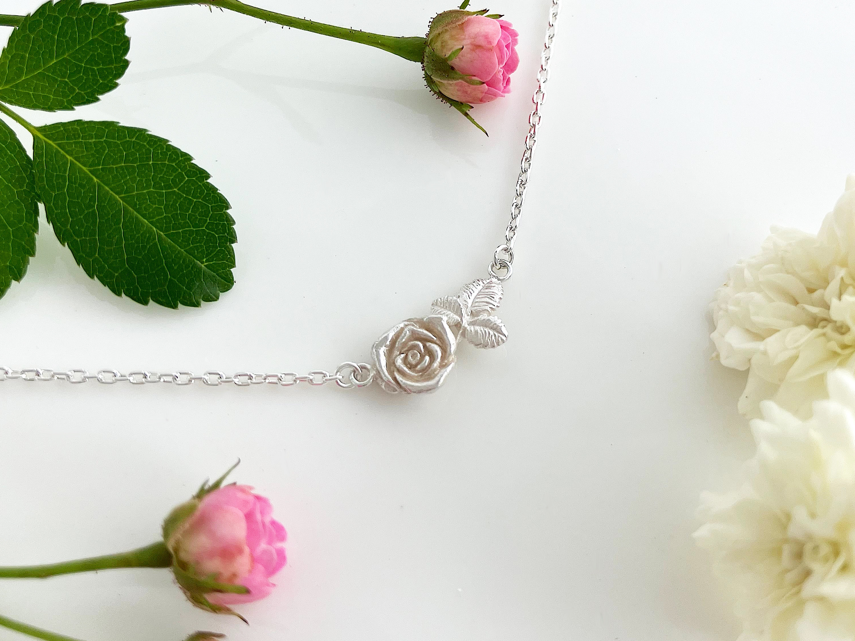 薔薇のネックレス ネックレス・ペンダント Garrotin 通販