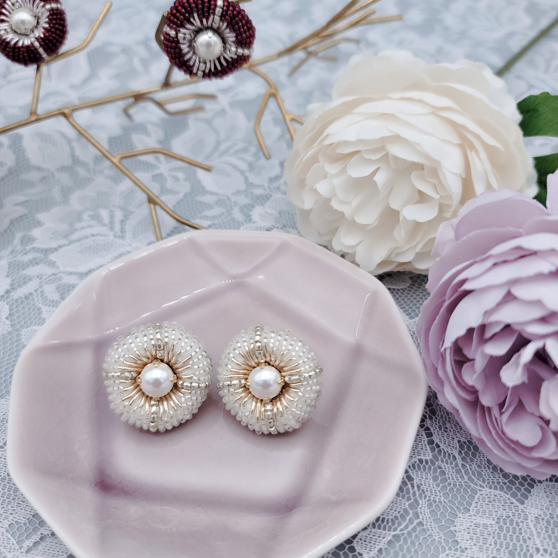 【pierce/earring】クールな丸ピアス/イヤリング[つや消しホワイト][オートクチュール刺繍]