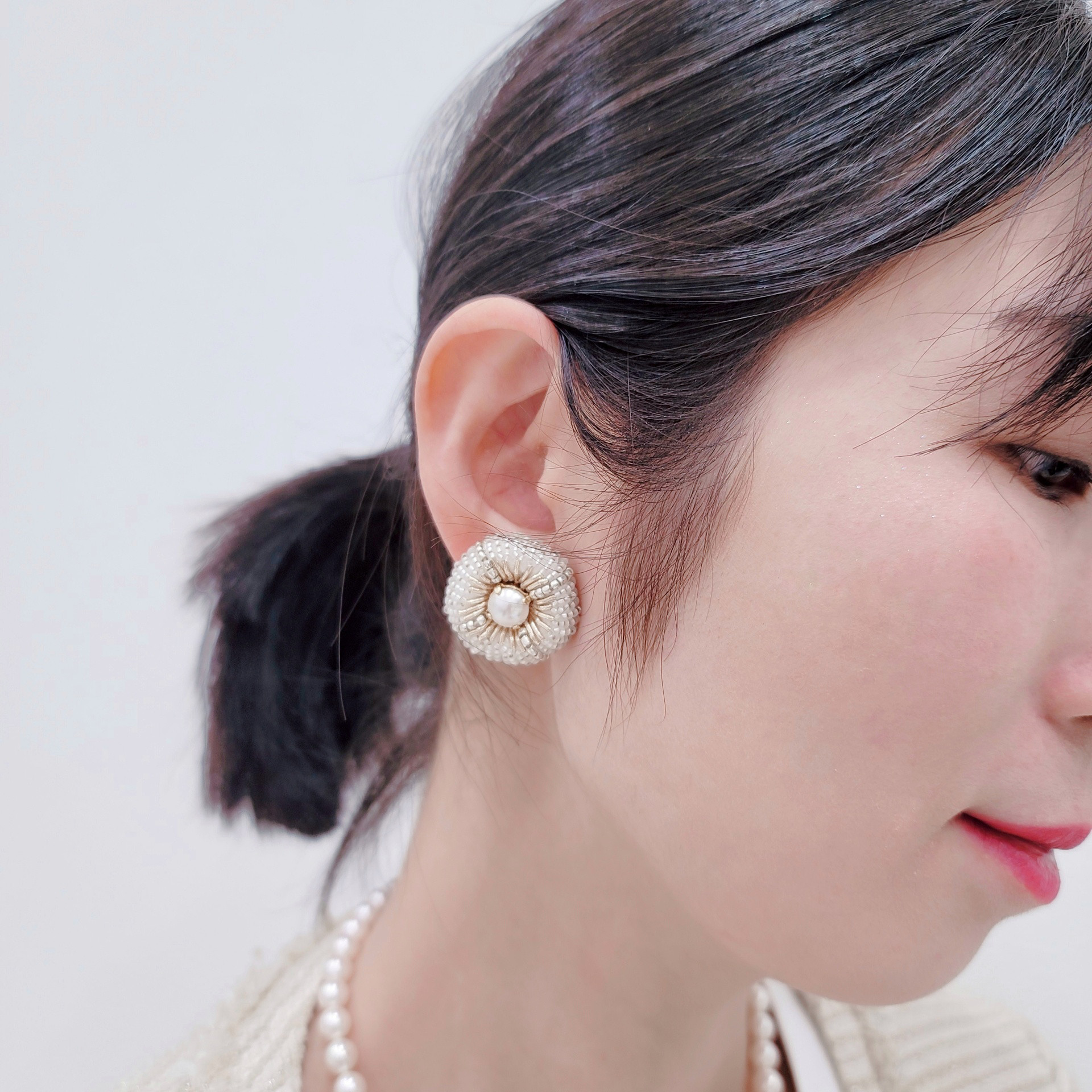 【pierce/earring】クールな丸ピアス/イヤリング[つや消しホワイト][オートクチュール刺繍]