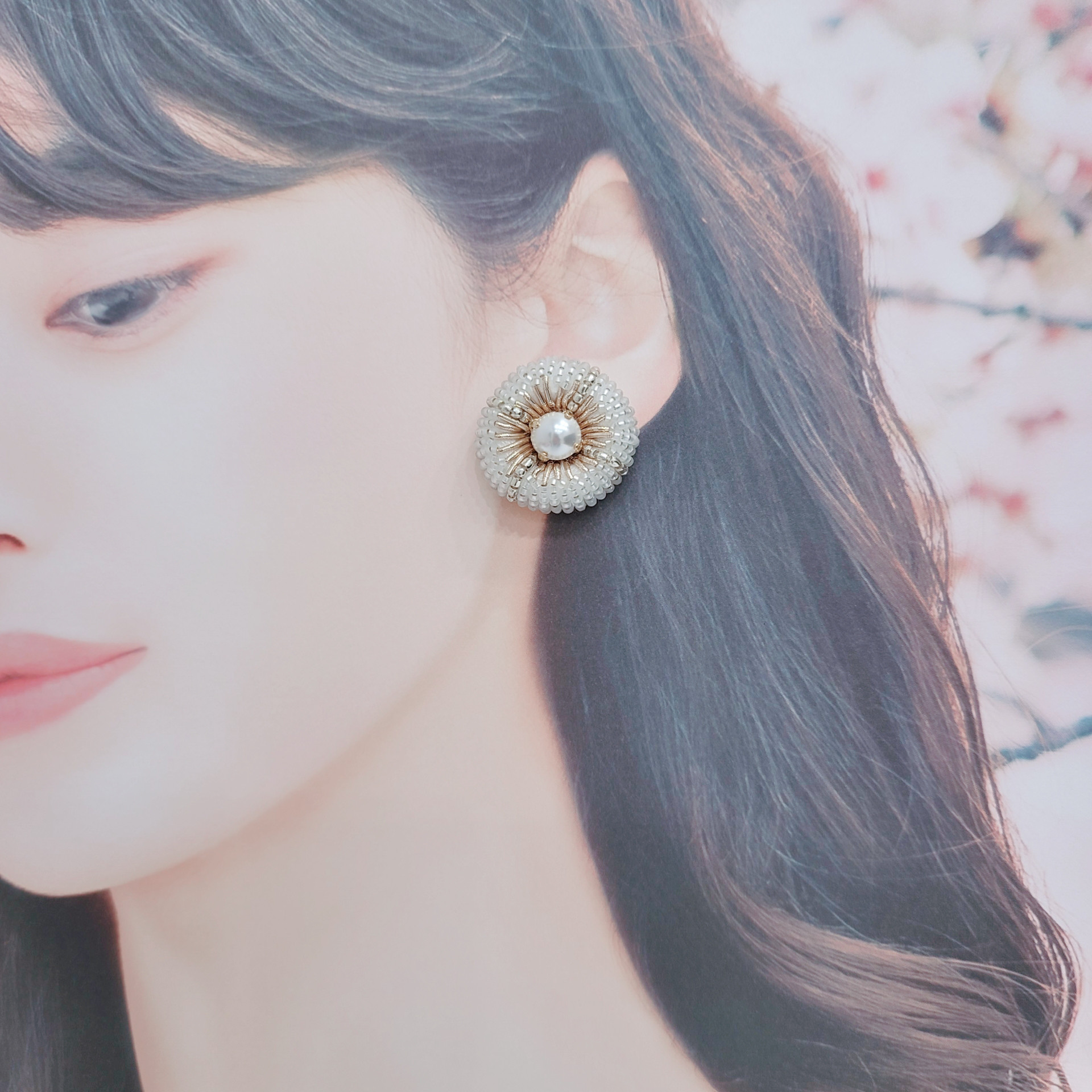【pierce/earring】クールな丸ピアス/イヤリング[つや消しホワイト][オートクチュール刺繍]