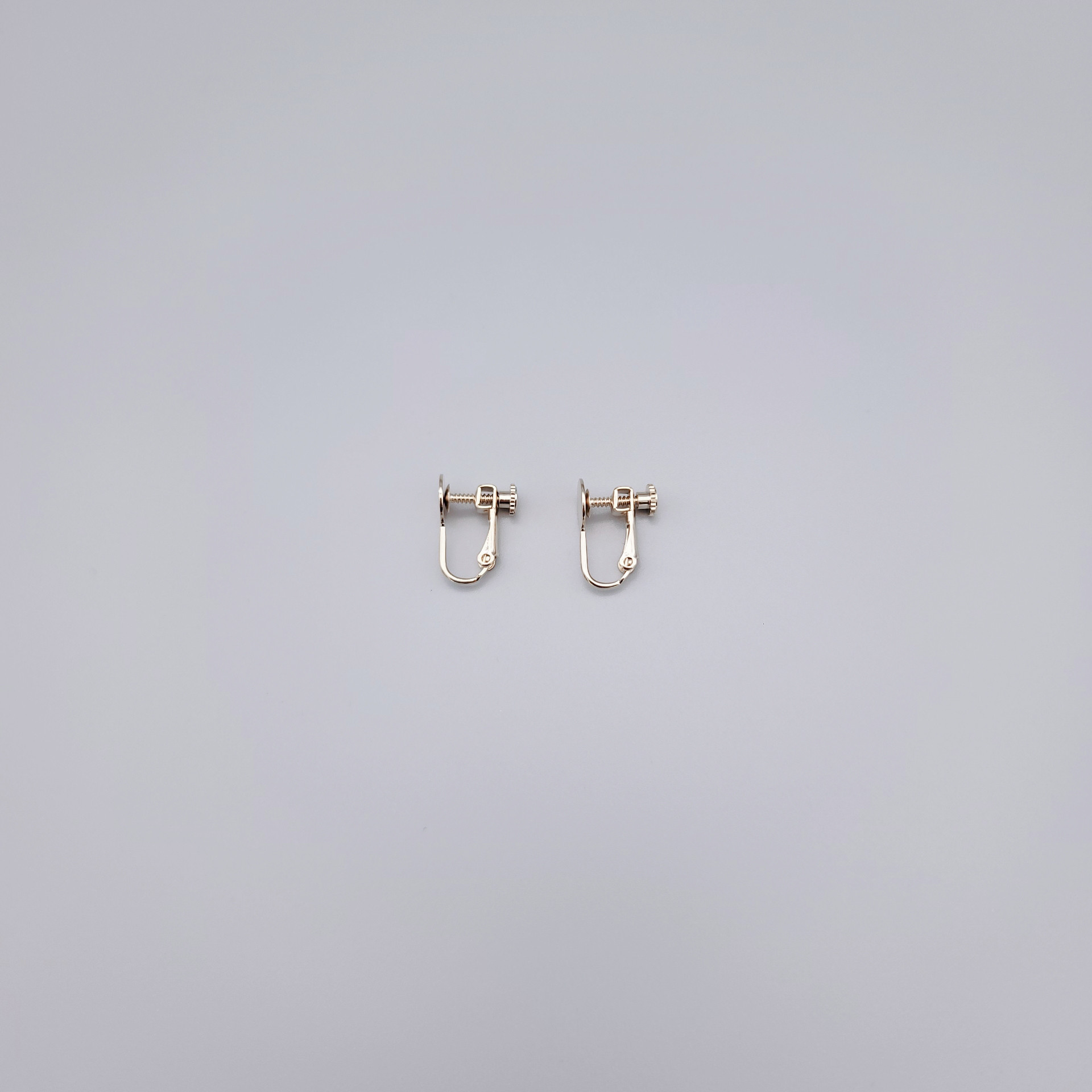 【pierce/earring】クールな丸ピアス/イヤリング[つや消しホワイト][オートクチュール刺繍]